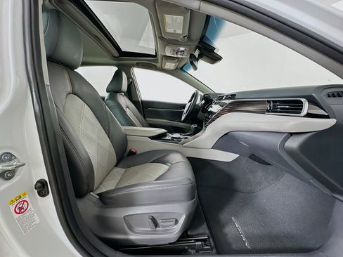 Used 2018 Toyota Camry XLE image 31