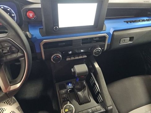 Used 2025 Toyota Tacoma TRD Off-Road image 12