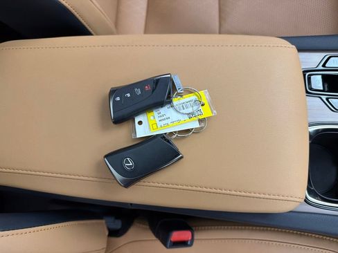Used 2025 Lexus RX 350 w/ Convenience Package AWD/4WD image 34
