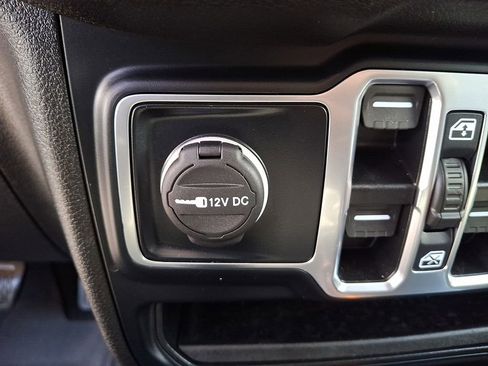 Used 2024 Jeep Wrangler Unlimited w/ Convenience Group image 27