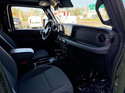 Used 2024 Jeep Wrangler Unlimited Rubicon image 23