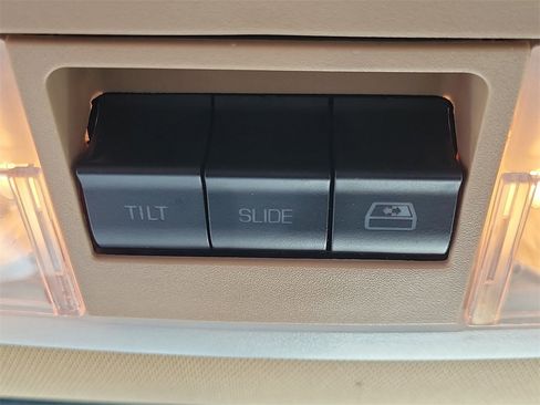 Used 2011 Ford F150 Lariat w/ Lariat Plus Pkg image 32