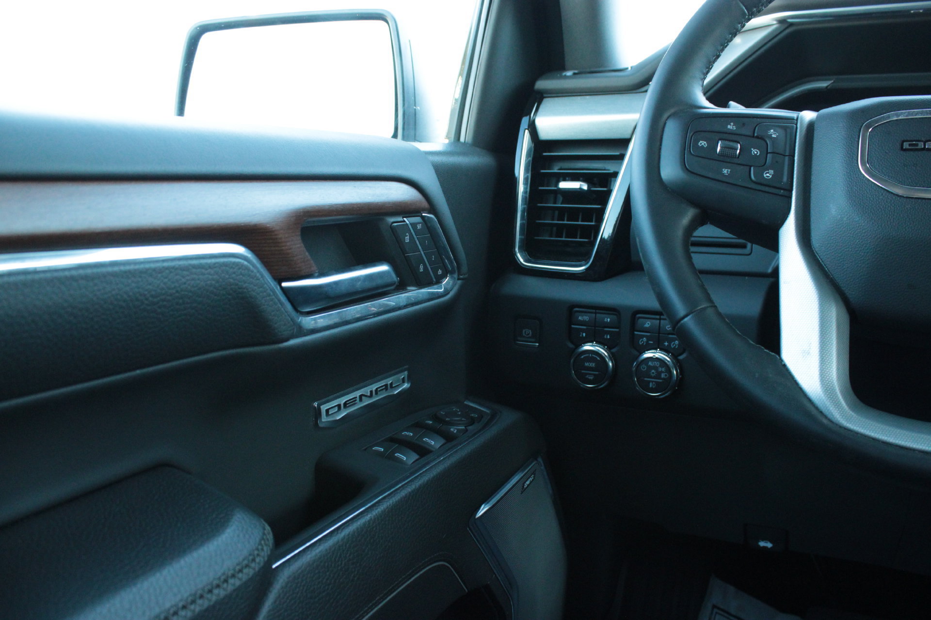 Used 2023 GMC Sierra 1500 Denali AWD/4WD image 26