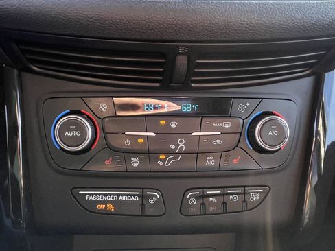 Used 2019 Ford Escape Titanium image 10