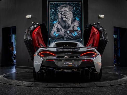 Used 2018 McLaren 570S Spider image 27