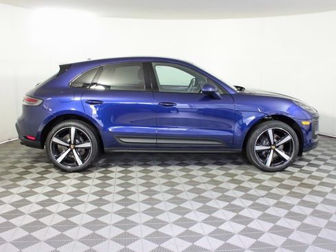 Certified 2025 Porsche Macan image 8