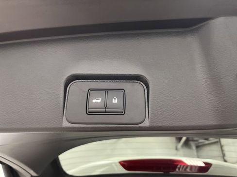 Used 2023 Nissan Rogue SL w/ SL Premium Package image 17