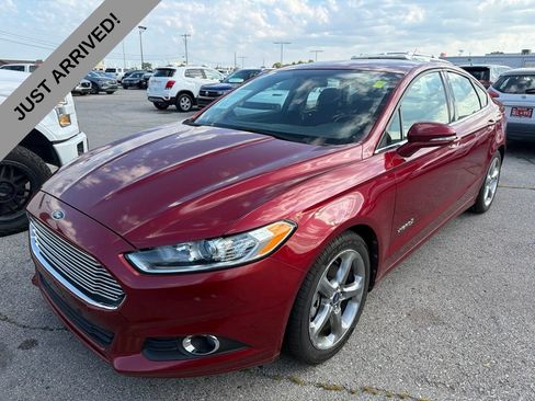 Used 2013 Ford Fusion SE FWD image 1