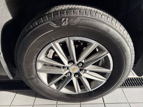 Used 2023 Chevrolet Traverse LT FWD image 11