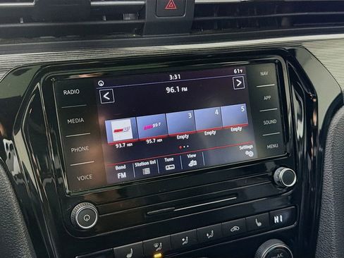 Used 2022 Volkswagen Passat 2.0T R-Line image 17