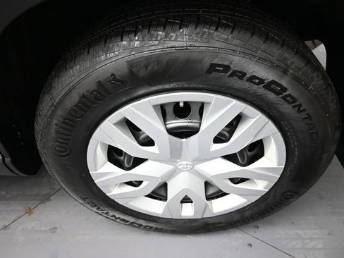 Certified 2024 Toyota Corolla Cross L image 15