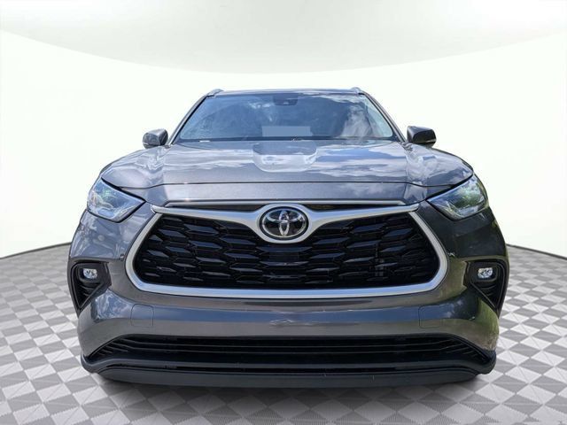 Used 2021 Toyota Highlander XLE FWD image 9