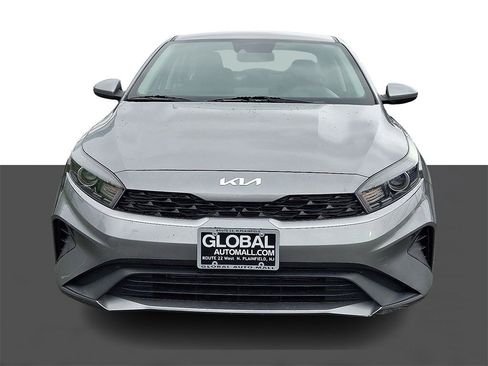 Used 2023 Kia Forte LXS image 2