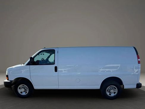 Used 2021 Chevrolet Express 2500 image 3