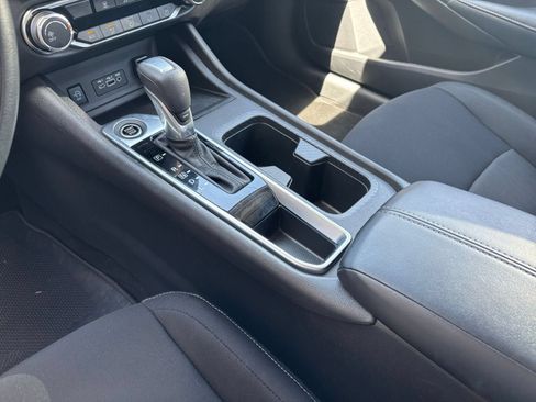 Used 2025 Nissan Sentra SV FWD image 34