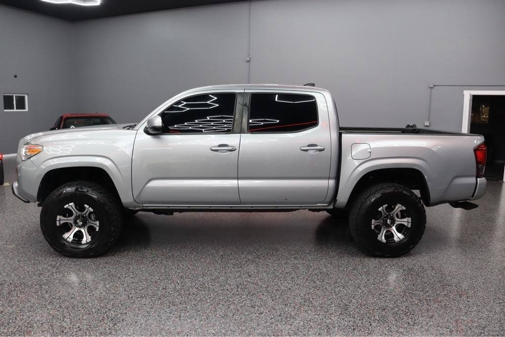 Used 2019 Toyota Tacoma SR w/ SR Convenience Package AWD/4WD image 2