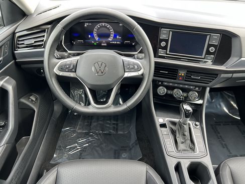 Used 2024 Volkswagen Jetta SE FWD image 30