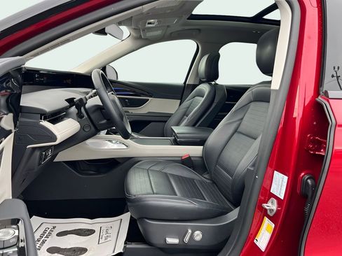 Used 2025 Lincoln Nautilus Reserve image 9