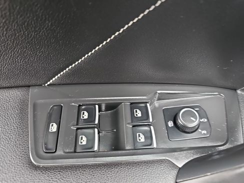 Used 2022 Volkswagen Tiguan SE R-Line image 29