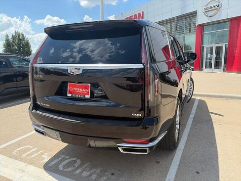 Used 2022 Cadillac Escalade Luxury AWD/4WD image 8