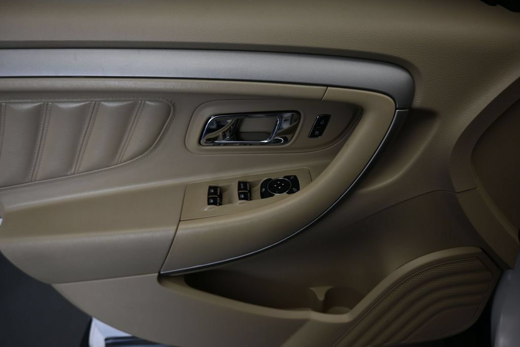 Used 2018 Ford Taurus SEL FWD image 10