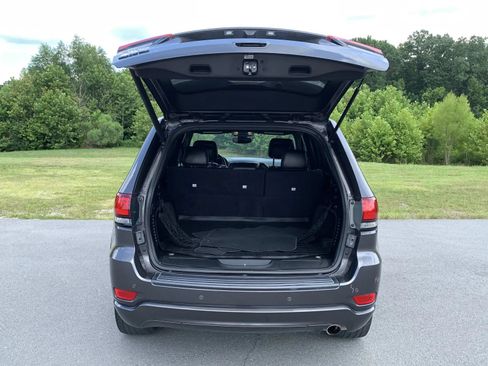 Used 2019 Jeep Grand Cherokee Altitude AWD/4WD image 9