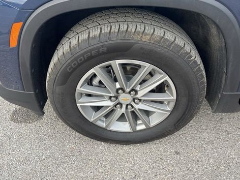 Used 2023 Chevrolet Traverse LT image 8