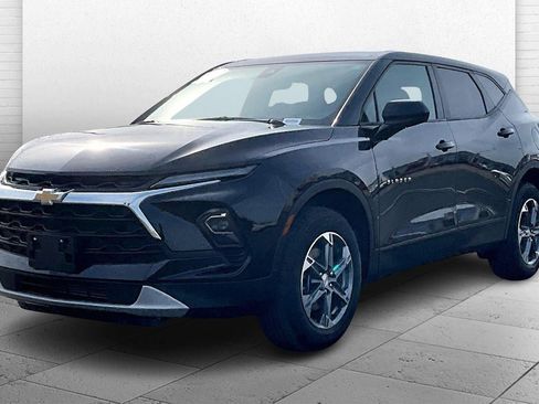 Used 2025 Chevrolet Blazer LT image 11