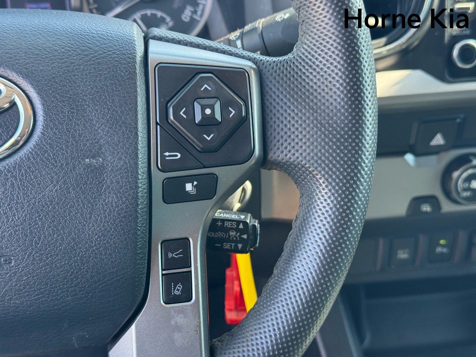 Used 2020 Toyota Tacoma SR5 RWD image 19
