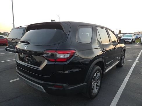 Used 2024 Honda Pilot EX-L image 3
