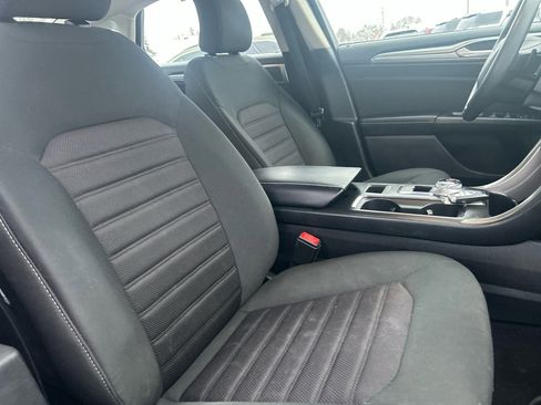 Used 2019 Ford Fusion SE image 26