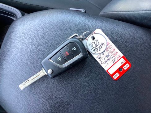Used 2021 Toyota RAV4 LE AWD/4WD image 51