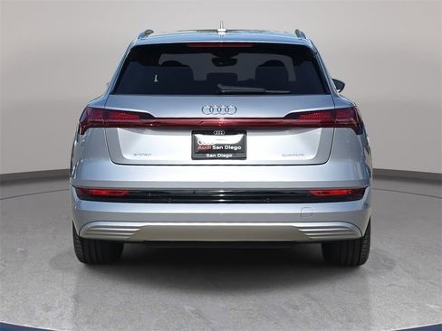 Certified 2022 Audi e-tron Premium image 4