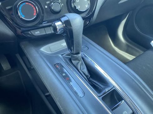 Used 2017 Honda HR-V LX image 19
