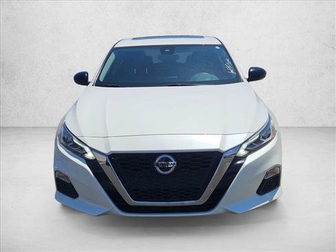 Used 2021 Nissan Altima 2.5 SR w/ SR Premium Package FWD image 2
