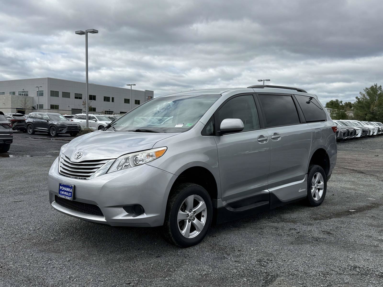 Used 2015 Toyota Sienna LE FWD image 5