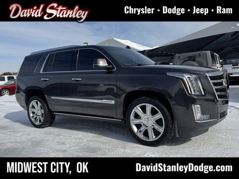 Used 2017 Cadillac Escalade Premium Luxury image 1