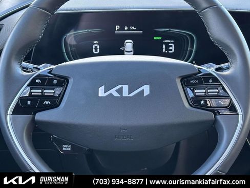 Used 2023 Kia Niro EX Touring image 9
