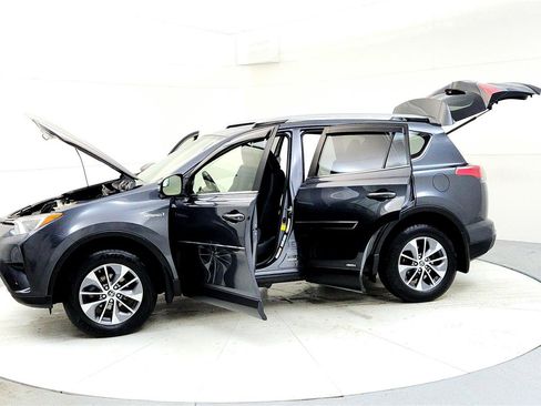 Used 2018 Toyota RAV4 XLE w/ Carpet Mat Package image 10