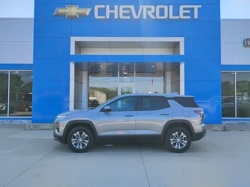 Used 2025 Chevrolet Equinox LT FWD image 11