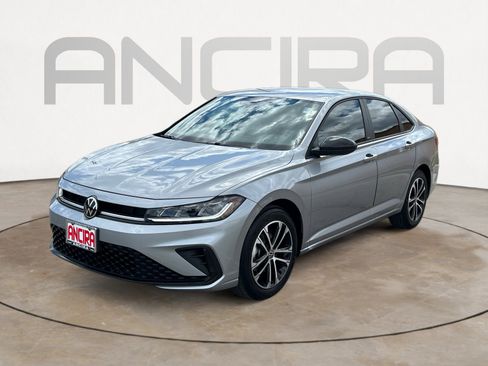 Used 2025 Volkswagen Jetta Sport image 4