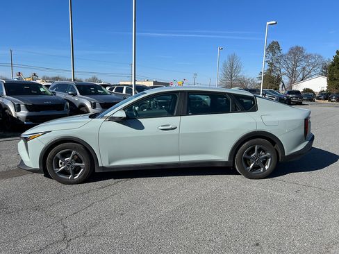 Used 2025 Kia K4 LXS image 2