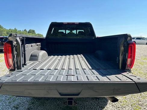 Used 2023 GMC Sierra 2500 AT4 w/ AT4 Preferred Package AWD/4WD image 13