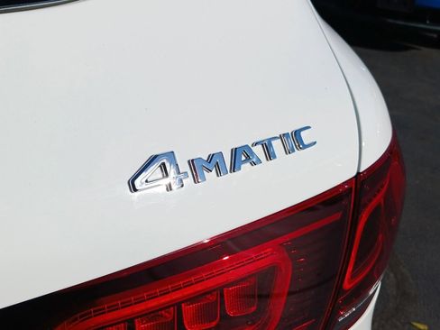 Used 2021 Mercedes-Benz GLC 300 4MATIC image 12