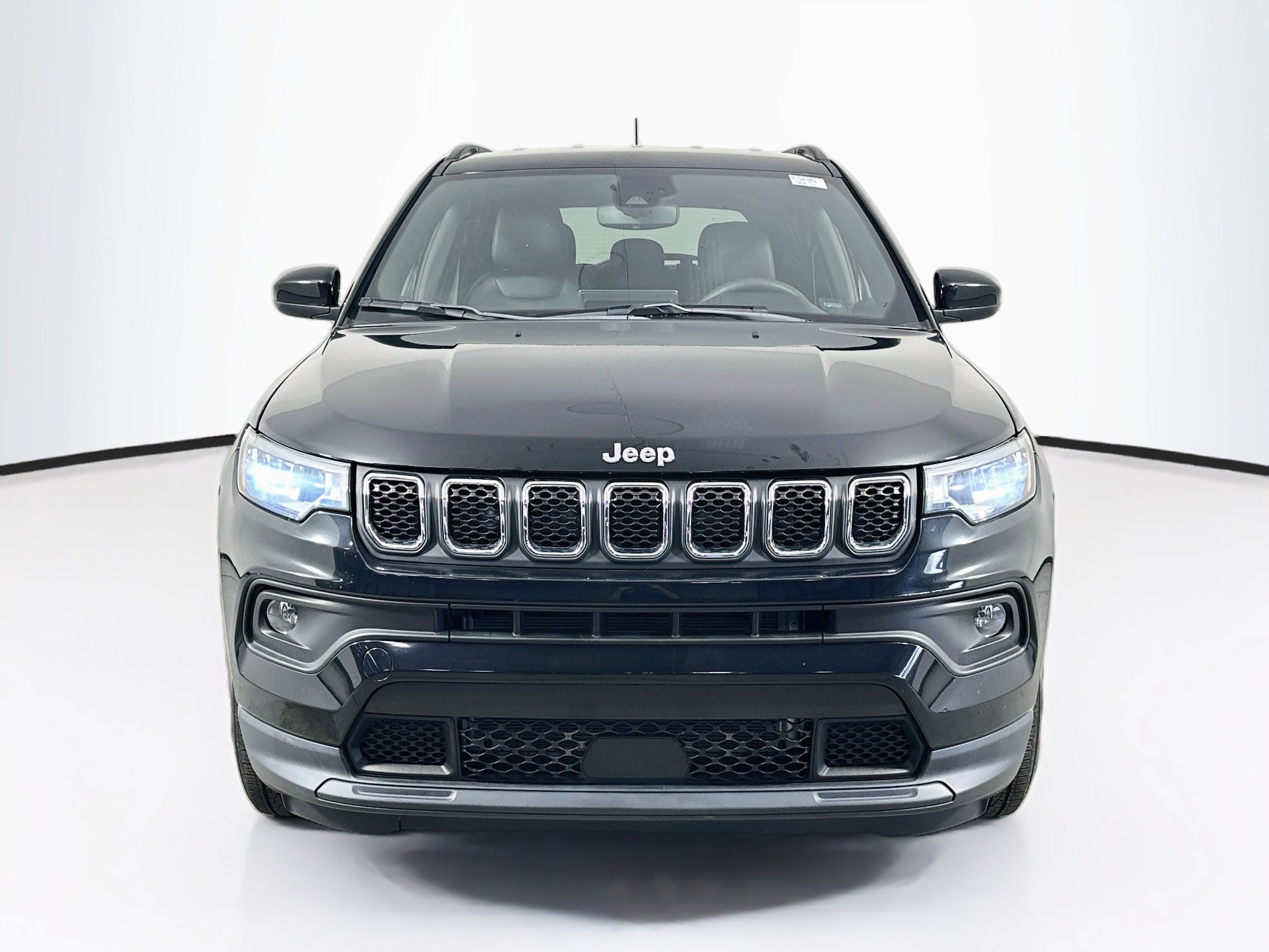 Used 2023 Jeep Compass Latitude AWD/4WD image 2