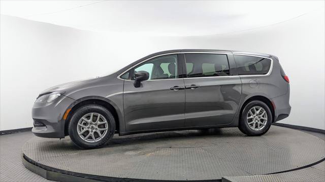 Used 2023 Chrysler Voyager LX FWD image 3