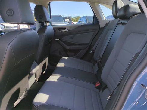 Used 2025 Volkswagen Jetta SE image 16