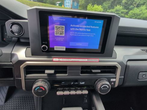 Certified 2026 Toyota Tacoma SR5 AWD/4WD image 21