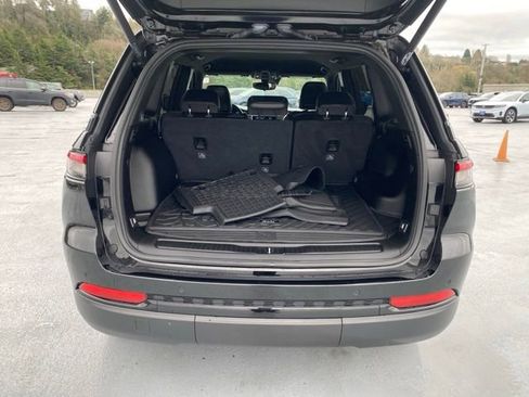 Used 2023 Jeep Grand Cherokee Altitude image 8