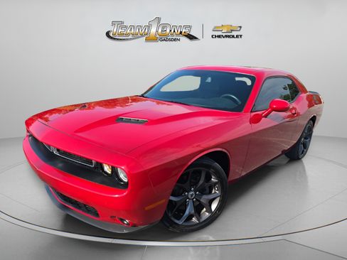 Used 2017 Dodge Challenger SXT Plus RWD image 4
